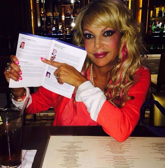 مومس وممثلة افلام فجور تلقى موعظة كنسية!! صورة رقم 4