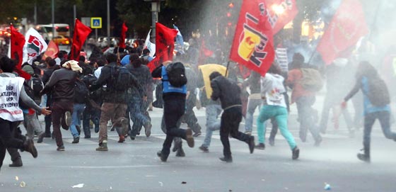 مصرع 19 متظاهرا من ابناء كوباني في مواجهات مع الدواعش صورة رقم 2