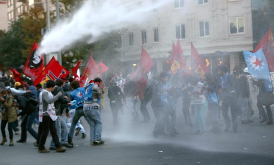 مصرع 19 متظاهرا من ابناء كوباني في مواجهات مع الدواعش صورة رقم 3
