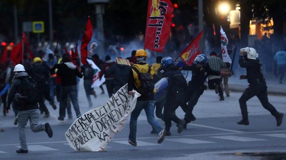 مصرع 19 متظاهرا من ابناء كوباني في مواجهات مع الدواعش صورة رقم 4