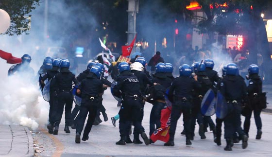 مصرع 19 متظاهرا من ابناء كوباني في مواجهات مع الدواعش صورة رقم 5