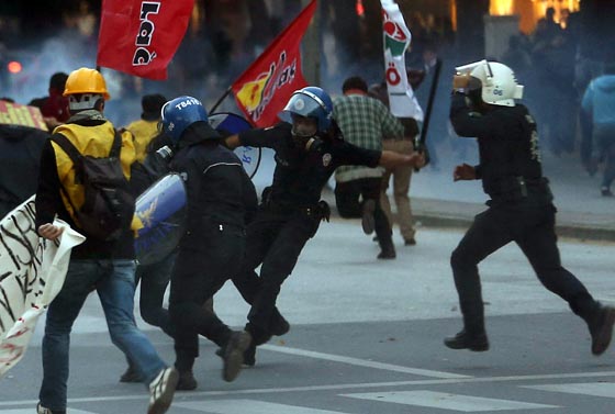 مصرع 19 متظاهرا من ابناء كوباني في مواجهات مع الدواعش صورة رقم 6