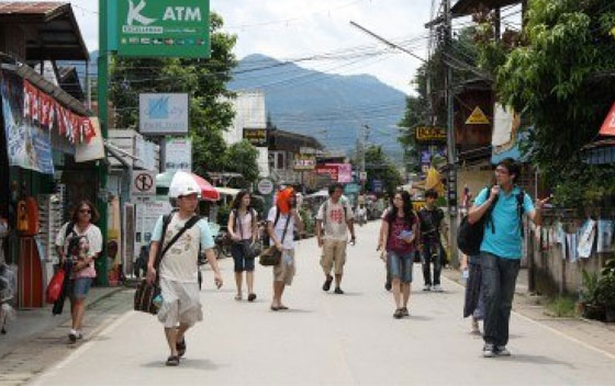 لماذا طلبت تايلندا من كل سائح يفد اليها ان يحمل سوارا يميزه؟ صورة رقم 2