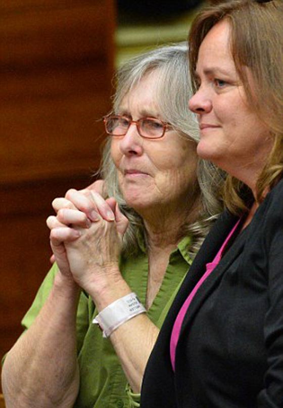 تبرئة امريكية من تهمة قتل زوجها بعد 17 قضتها بالسجن! صورة رقم 3