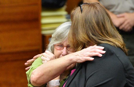 تبرئة امريكية من تهمة قتل زوجها بعد 17 قضتها بالسجن! صورة رقم 4