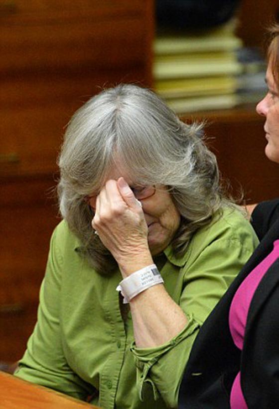 تبرئة امريكية من تهمة قتل زوجها بعد 17 قضتها بالسجن! صورة رقم 7