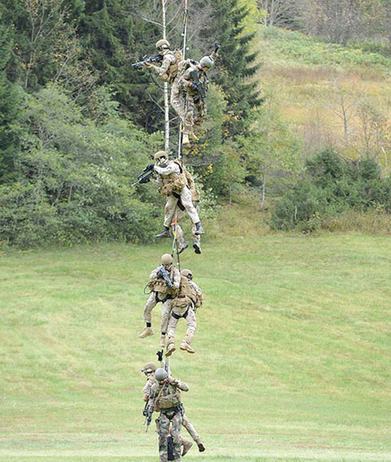 بالصور.. الكوماندوز السعودي شمرخ 1 على جبال الالب صورة رقم 4