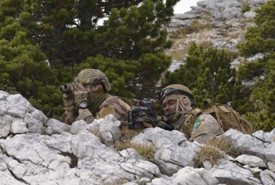 بالصور.. الكوماندوز السعودي شمرخ 1 على جبال الالب صورة رقم 3