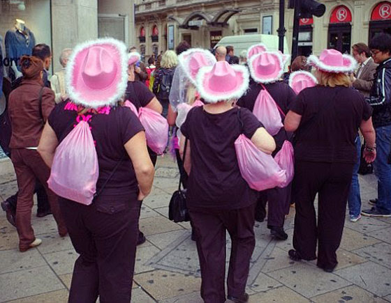 ودعت العزوبية بمضاجعة قزم وانجبت قزما بعد اسابيع من زواجها صورة رقم 1