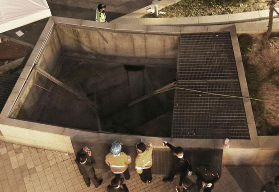 مقتل 16 شخصا في انهيار مسرح بحفل موسيقي في كوريا صورة رقم 1