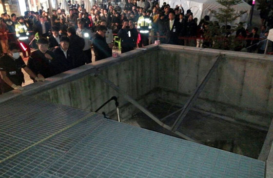 مقتل 16 شخصا في انهيار مسرح بحفل موسيقي في كوريا صورة رقم 2