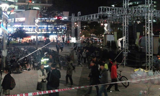 مقتل 16 شخصا في انهيار مسرح بحفل موسيقي في كوريا صورة رقم 3