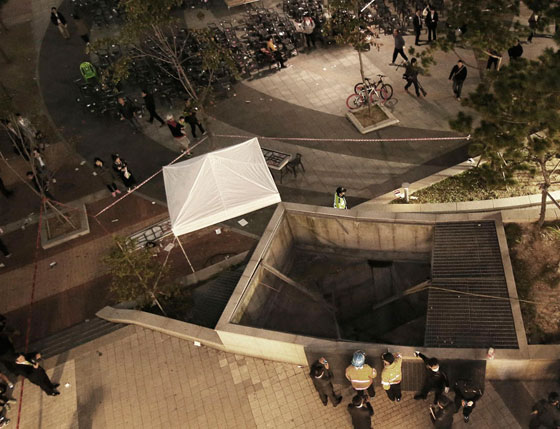 مقتل 16 شخصا في انهيار مسرح بحفل موسيقي في كوريا صورة رقم 6