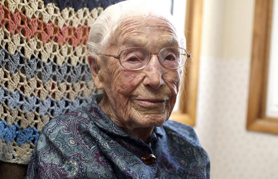 مُعمّرة تصغر عمرها كُرمى لعيني الفيسبوك صورة رقم 5