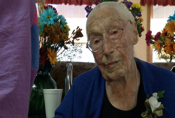 مُعمّرة تصغر عمرها كُرمى لعيني الفيسبوك صورة رقم 6