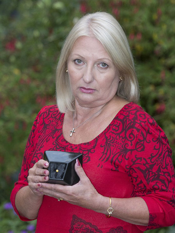 في سويسرا.. بامكانك تحويل رماد عزيزك الراحل الى ماسة تعلقها في عنقك صورة رقم 3 في سويسرا.. بامكانك تحويل رماد عزيزك الراحل الى ماسة تعلقها في عنقك صورة رقم 3