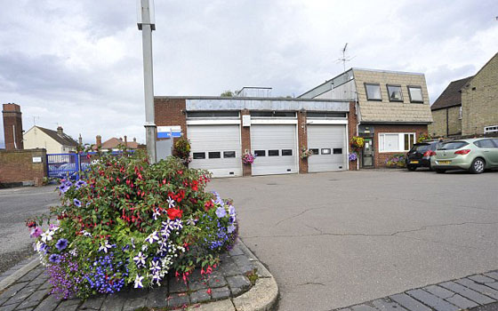 هكذا المسعفون والا بلاش.. انتهاء دوام عملهم دفعهم لالقاء الجثة في القمامة!! صورة رقم 3 هكذا المسعفون والا بلاش.. انتهاء دوام عملهم دفعهم لالقاء الجثة في القمامة!! صورة رقم 3