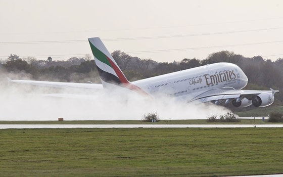 صور الاسبوع: امرأة غاضبة تفكك آلة الصرف الآلي، متظاهر فلسطيني سقوط شاحنة وفرسان المغرب صورة رقم 28