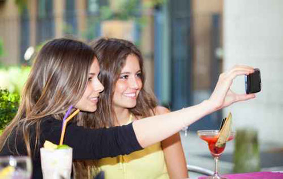 تحذير.. صور سيلفي السبب الاول لانتشار القمل بين الاولاد صورة رقم 1