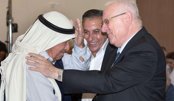 الرئيس الاسرائيلي يشارك بذكرى مجزرة كفرقاسم ويعترف بالذنب صورة رقم 3