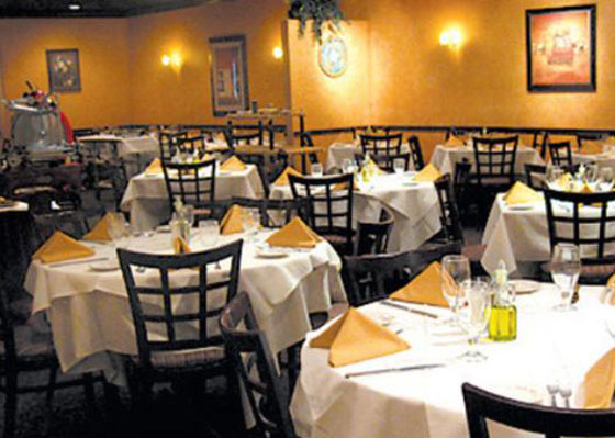 صاحب مطعم يهدد عاملا لديه بالقتل لانه انتقد الطعام والخدمة! صورة رقم 1