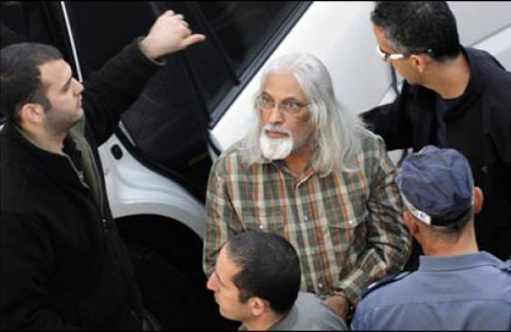 اسرائيلي يدعي الالوهية يتزوج من 21 امراة  صورة رقم 1