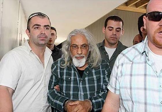 اسرائيلي يدعي الالوهية يتزوج من 21 امراة  صورة رقم 2