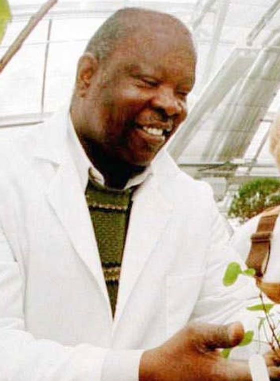 عالم كبير يحمل امريكا المسؤولية عن تفشي فيروس ايبولا في افريقا!! صورة رقم 1