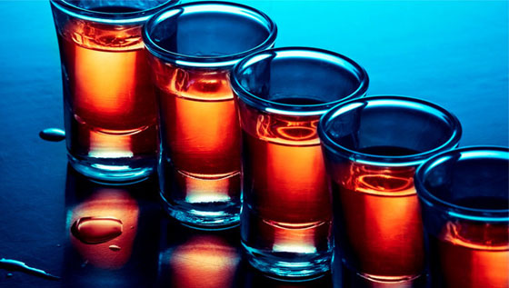 حطم الرقم القياسي وشرب 56 كاسا من الكحول وتوفي صورة رقم 1