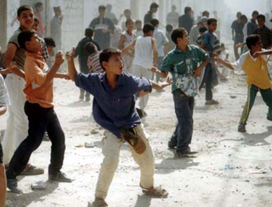 اسرائيل تهدد راشق الحجارة الفلسطيني بالسجن 20 عاما!! صورة رقم 1