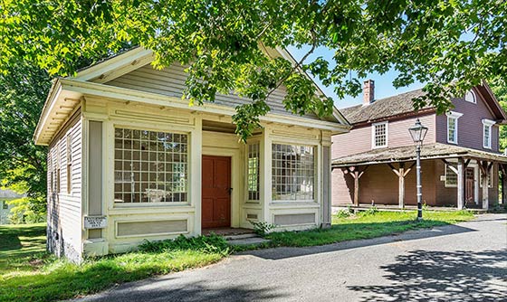 شبح غامض يتجول في بلدة الاشباح الامريكية.. يدعى شميث صورة رقم 7