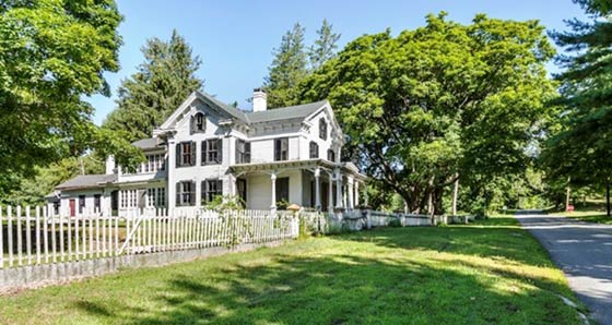 شبح غامض يتجول في بلدة الاشباح الامريكية.. يدعى شميث صورة رقم 5