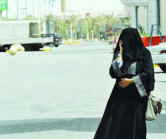  مغربية توقع سعودي بغرامها مستخدمة صورة فنانة هندية وتسلب منه الملايين صورة رقم 2