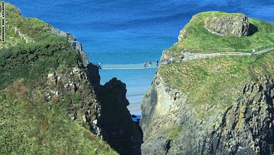 بالصور.. شاهد أغرب وأخطر جسور المشاة حول العالم صورة رقم 7