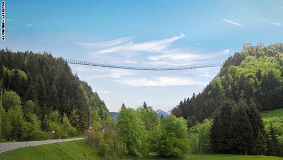 بالصور.. شاهد أغرب وأخطر جسور المشاة حول العالم صورة رقم 11