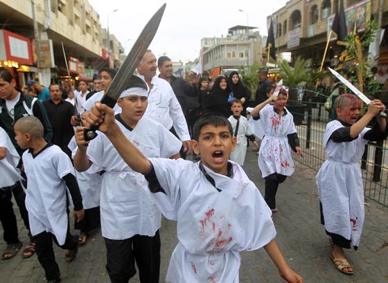 عاشوراء بالصور.. صامه موسى ومحمد وذكرى مقتل الامام الحسين صورة رقم 20