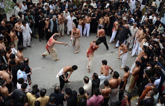 عاشوراء بالصور.. صامه موسى ومحمد وذكرى مقتل الامام الحسين صورة رقم 25