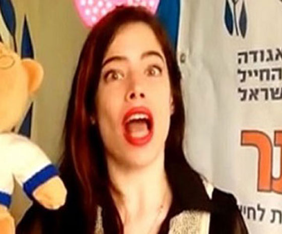 فنانة يهودية تتغوط على اعلام معظم دول العالم.. بما فيها اسرائيل صورة رقم 1