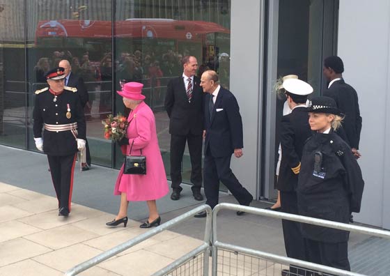  اعتقال 4 ارهابيين خططوا لقتل الملكة اليزابيث طعنا بالسكاكين صورة رقم 3