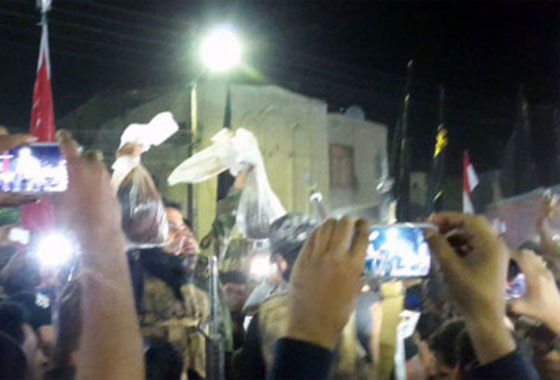 المجيء برؤوس سبعة عناصر من داعش الى بيت عزاء في البصرة صورة رقم 1