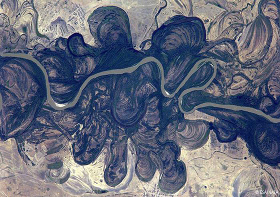  رائد فضاء يلتقط صورا مذهلة للارض بضمنها صورة انفجارات الصواريخ في غزة صورة رقم 9