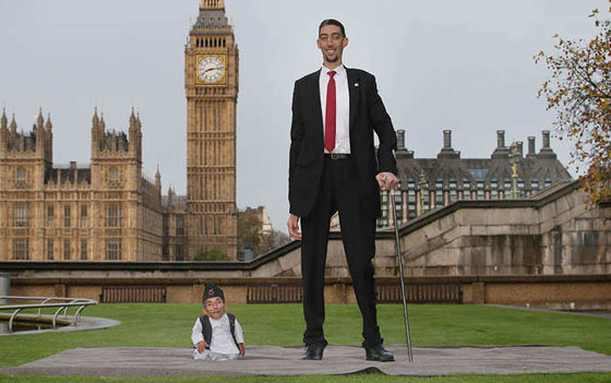  لقاء القمة مع القاع.. شاهد بالصور اطول واقصر رجلين في العالم  صورة رقم 2