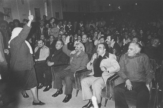 ام علي النصراوية قدمت ابناءها على مذبح القضية وتبنت الفدائيين صورة رقم 3