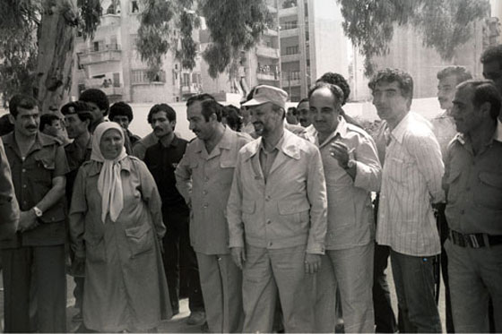 ام علي النصراوية قدمت ابناءها على مذبح القضية وتبنت الفدائيين صورة رقم 2