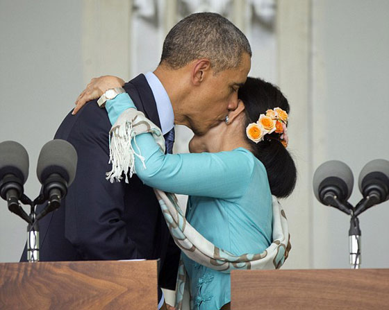 بالصور.. الحميمية في القبلات بين اوباما وسوتشي تثير الشبهات صورة رقم 7