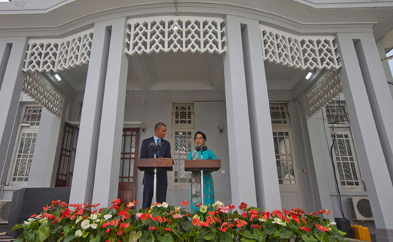 بالصور.. الحميمية في القبلات بين اوباما وسوتشي تثير الشبهات صورة رقم 5