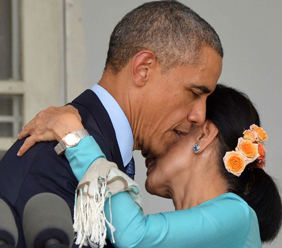 بالصور.. الحميمية في القبلات بين اوباما وسوتشي تثير الشبهات صورة رقم 6