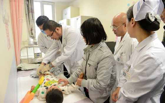 جريمة مقززة.. قطعت قضيب الطفل لانه لعب بهاتفها المحمول!! صورة رقم 4