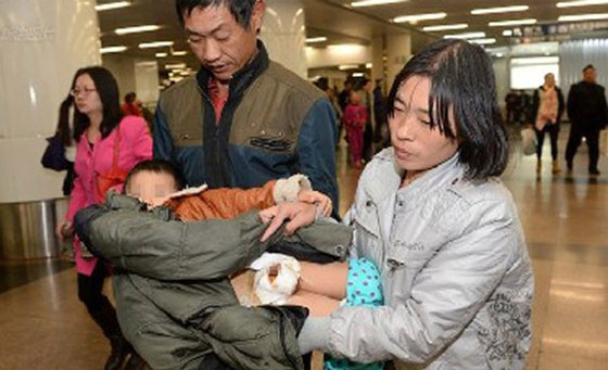 جريمة مقززة.. قطعت قضيب الطفل لانه لعب بهاتفها المحمول!! صورة رقم 1