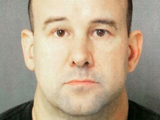 رجل يفجر نفسه في سيارة بسبب شجار عائلي في هامبورغ صورة رقم 1